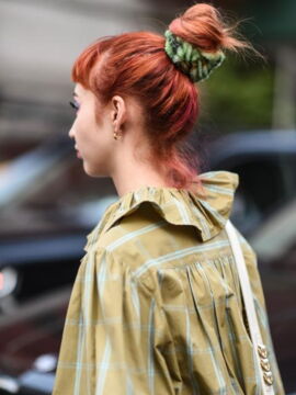 Autumn hair trends: the fuzzy bun tied with a scrunchy