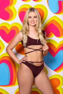 Jade Affleck; 25 years old