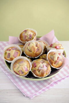 Little rhubarb muffins