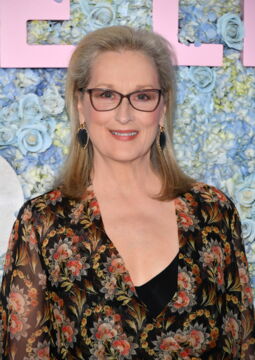 Meryl Streep shows off her grey hair