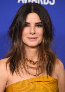 Sandra Bullock was born in 1964, she is 56 years old.