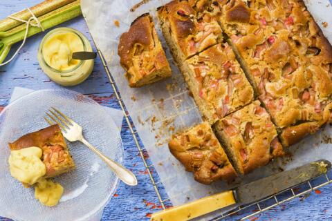 Soft rhubarb cake