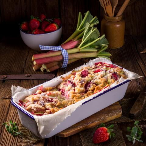 Streusel-style rhubarb cake
