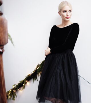 Another cute outfit for a work event - black is always in!