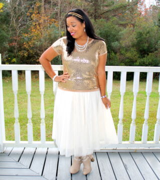 If you love sequins and glitter then show it. Here's a cute outfit that will make you dazzle.