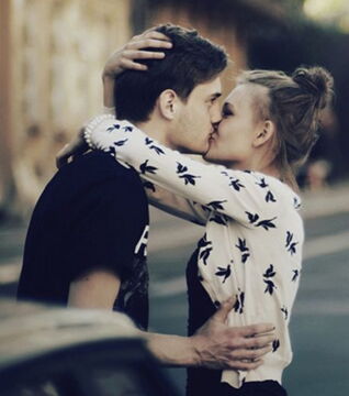 Cancer/Taurus: These two signs work very well together because they value the same things. They will always be there to support each other and share happy moments.