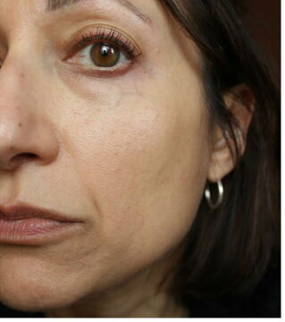 After: The result of this makeup minimises the appearance of wrinkles. The product is great for mature skin and contains anti-aging ingredients.