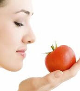 Tomato is excellent for the skin! Make a tomato face mask from time to time and massage it into your skin.