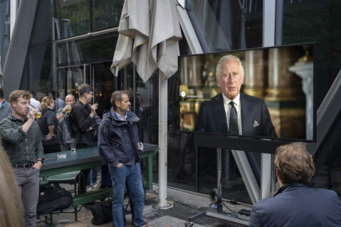 Londoners watching the first speech by King Charles III in 2022 who is currently the oldest incoming Monarch to occupy the throne.