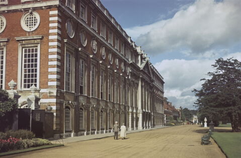 Hampton Court Palace - London