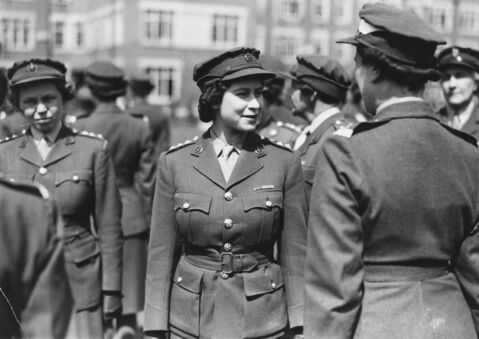In 1945, Elizabeth donned the official military uniform and volunteered with the Auxiliary Territorial Service.