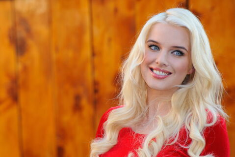 Sinclair's wife Helen Flanagan is an actor and has starred in numerous television series.