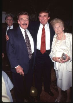 1995: Trump and his parents
