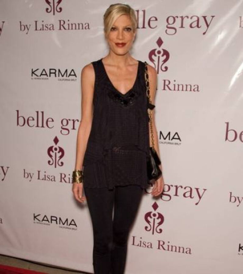 Tori Spelling toujours maigrichonne mais rayonnante au bras de son homme