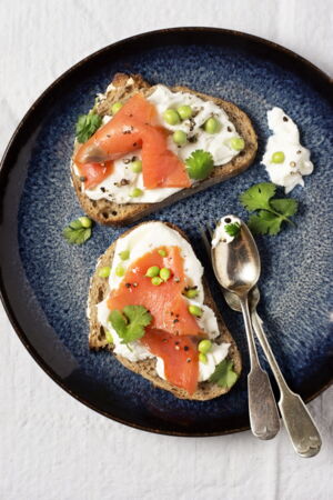 Des tartines au saumon et au fromage frais