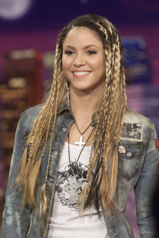 Shakira fête ses 43 ans : retour sur son évolution physique ! (Photos)