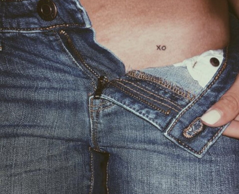 Tatouage hanche : les meilleures idées pour femme