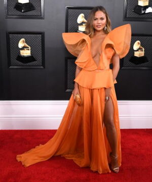 Chrissy Teigen bei den Grammys