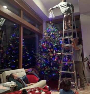 Ein bunter Tannenbaum für die Familie McConaughey