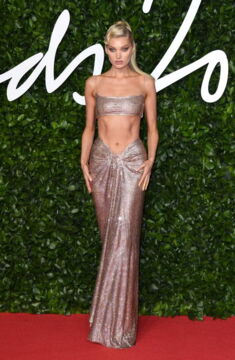 Elsa Hosk in einem Zweiteiler