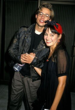 Jill Schoelen und Brad Pitt