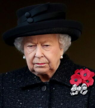 Queen Elizabeth II ist nicht allein auf ihrem Balkon.