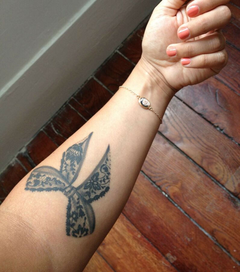 SchleifenTattoo 20 süße und feminine TattooIdeen