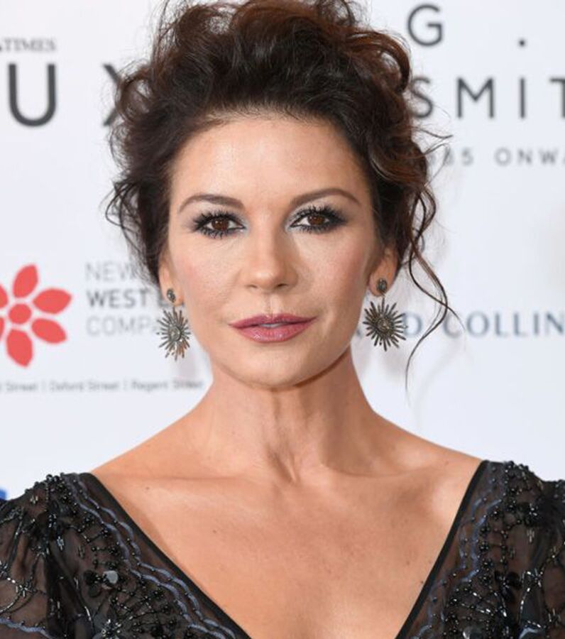 Catherine Zeta Jones: So Verwandelt Sie Sich In Die Ikonische Morticia. - m9ir3u6