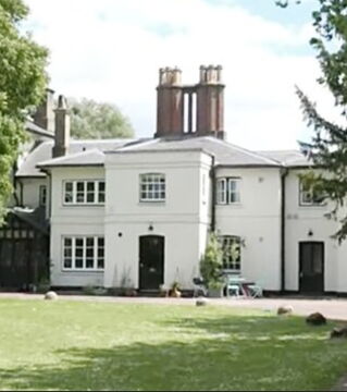 Laut der Sun schlagen sie dort am 12. Juni ihr Lager auf