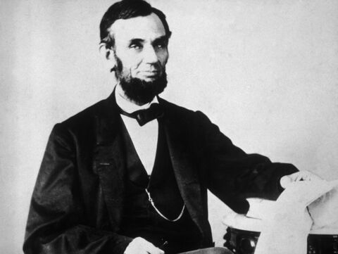 Abraham Lincoln sichert sich den dritten Platz