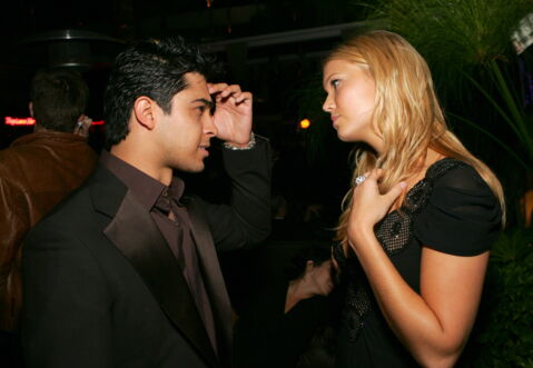 Wilmer Valderrama hat eine Beziehung mit Mandy Moore geführt. Zu diesem Zeitpunkt war sie 16 Jahre alt.