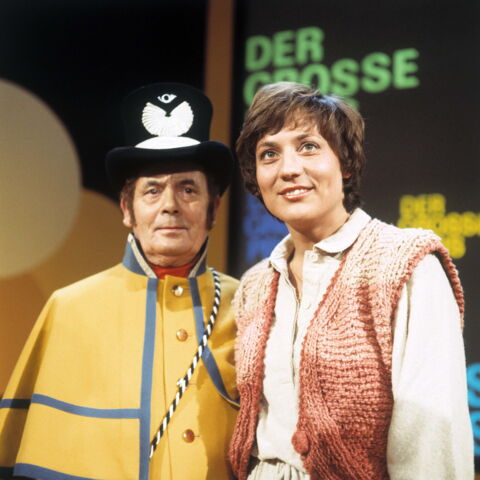 Mittermaier wird zum Star und so immer öfter ins Fernsehen eingeladen.