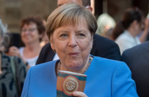 Merkel ist von Sternzeichen Krebs und hat am 17.07.1954 Geburtstag