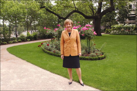 In ihrem Garten in der Uckermark ist sie glücklich und erntet dort gern