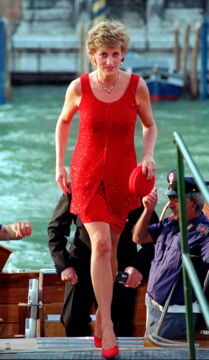 Wenn jemand Rot tragen kann, dann Lady Di!