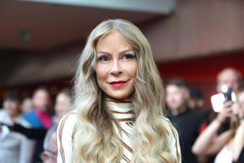 Jenny Elvers zieht 2000 und 2016 blank