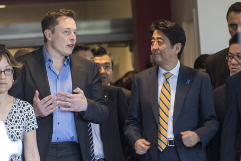 Musk mit Shinzo Abe 2015