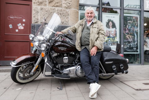 Die Schauspielerei lernte er in den USA