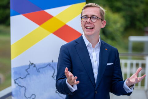 Amthor trägt nicht nur Anzug und Krawatte