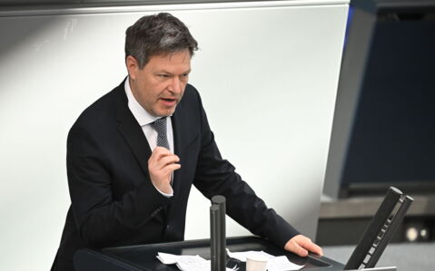 Auch Habeck ging unter die Schriftsteller