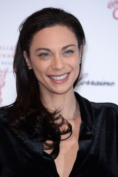 Sie spricht fließend vier Sprachen