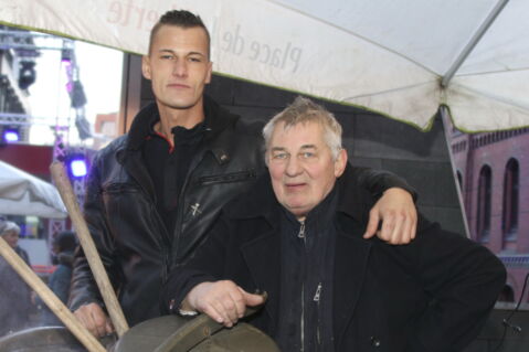 Zwei Kinder aus der ersten Ehe