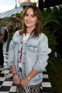 Sie spricht drei Sprachen