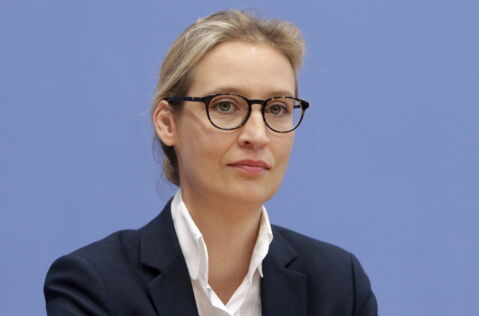 Sie spricht fließend Mandarin