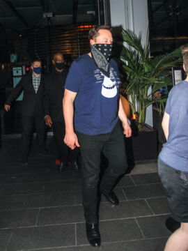 Paparrazzi knipsen Musk im Oktober 2020