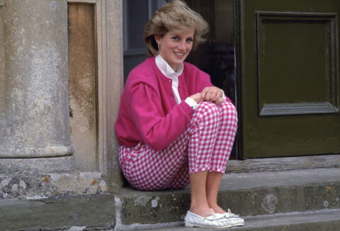 Prinzessin Diana in einem Outfit komplett in Rosa!