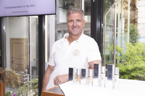 2023 startete Ralf mit Kosmetik durch