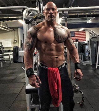 Dwayne Johnson - Comment ne pas passer à côté d'un des acteurs les plus musclé du cinéma. Même quand il s'agit des abdos, The Rock est le "hardest worker in the room".