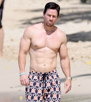 Mark Wahlberg - L'acteur assure son physique pour ses rôles de films d'action. À en voir ses abdominaux apparents, se lever à trois heures du matin pour s'entraîner vaut largement le coup.