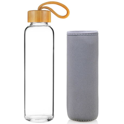 Cette gourde est thermoshock, résistante aux impacts, vous pouvez donc la transporter partout pour faire du sport.